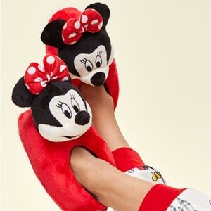 Disney Minnie cozy soft Red Plush Slippers Woman's/Big kids NWT